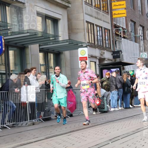 05.10.2025 - 20. swb-Marathon Bremen Strokosch-Dieckow http://msf.ph/oto/9254187 05.10.2025 10:56:13 Ziel 8118, 9266, 9424, 9547, 9783, 9790, 9886, 9932, 10005, 10008, 10028, 10042, 10059, 10179, 10191, 10387, 10424, 10546, 10590, 10644, 10648, 10683, 10971, 11100, 11253, 11260, 11475, 11571, 11662, 11691, 11723, 8118, 9266, 9424, 9547, 9783, 9790, 9886, 9932, 10005, 10008, 10028, 10042, 10059, 10179, 10191, 10387, 10424, 10546, 10590, 10644, 10648, 10683, 10971, 11100, 11253, 11260, 11475, 11571, 11662, 11691 meine-sportfotos.de