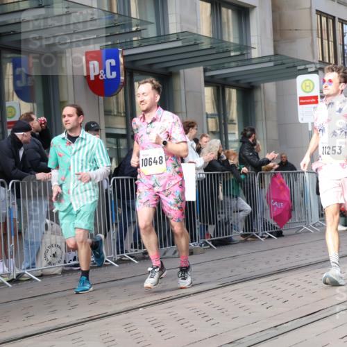 05.10.2025 - 20. swb-Marathon Bremen Strokosch-Dieckow http://msf.ph/oto/9254225 05.10.2025 10:56:15 Ziel 8118, 9188, 9266, 9424, 9547, 9783, 9790, 9886, 9932, 10005, 10008, 10028, 10042, 10059, 10179, 10387, 10546, 10590, 10644, 10648, 10683, 10845, 10971, 11100, 11253, 11260, 11426, 11475, 11571, 11662, 11691, 11723, 11734, 8118, 9188, 9266, 9424, 9547, 9783, 9790, 9886, 9932, 10005, 10008, 10028, 10042, 10059, 10179, 10387, 10546, 10590, 10644, 10648, 10683, 10845, 10971, 11100, 11253, 11260, 11426, 11475, 11571, 11662, 11691, 11734 meine-sportfotos.de
