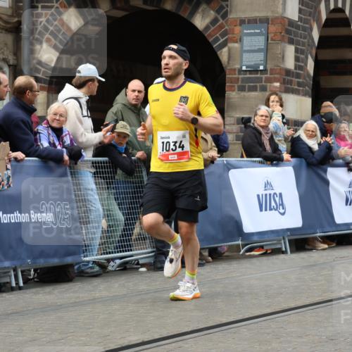 05.10.2025 - 20. swb-Marathon Bremen Strokosch-Dieckow http://msf.ph/oto/9254240 05.10.2025 12:52:15 Ziel 1000, 1034 meine-sportfotos.de