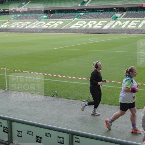 05.10.2025 - 20. swb-Marathon Bremen Michael Burmester http://msf.ph/oto/9254246 05.10.2025 10:42:41 Laufen im Stadion 8225, 8865, 9185, 9212, 9276, 9288, 9410, 9476, 9481, 9519, 9557, 9648, 9664, 9680, 9726, 9734, 9736, 9760, 9798, 9806, 9815, 9826, 9861, 9945, 9972, 9999, 10031, 10074, 10082, 10087, 10239, 10245, 10248, 10264, 10365, 10366, 10396, 10412, 10415, 10417, 10463, 10684, 10824, 10860, 10861, 10943, 11030, 11073, 11083, 11112, 11126, 11142, 11170, 11172, 11206, 11395, 11584, 11634, 8533, 9632, 9836, 9837, 9982, 10125, 10148, 10214, 10333, 10706, 10937, 10998 meine-sportfotos.de