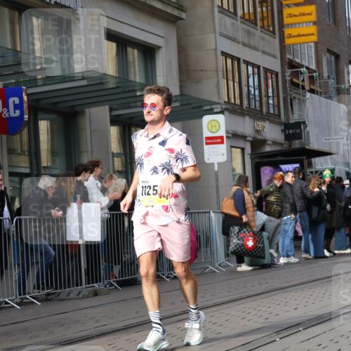 05.10.2025 - 20. swb-Marathon Bremen Strokosch-Dieckow http://msf.ph/oto/9254253 05.10.2025 10:56:15 Ziel 8118, 9188, 9266, 9424, 9547, 9783, 9790, 9886, 9932, 10005, 10008, 10028, 10042, 10059, 10179, 10387, 10546, 10590, 10644, 10648, 10683, 10845, 10971, 11100, 11253, 11260, 11426, 11475, 11571, 11662, 11691, 11723, 11734, 8118, 9188, 9266, 9424, 9547, 9783, 9790, 9886, 9932, 10005, 10008, 10028, 10042, 10059, 10179, 10387, 10546, 10590, 10644, 10648, 10683, 10845, 10971, 11100, 11253, 11260, 11426, 11475, 11571, 11662, 11691, 11734 meine-sportfotos.de