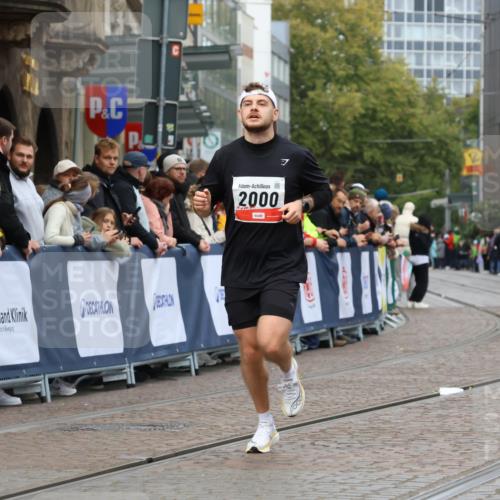 05.10.2025 - 20. swb-Marathon Bremen Strokosch-Dieckow http://msf.ph/oto/9254262 05.10.2025 12:52:24 Ziel 1000, 2000 meine-sportfotos.de