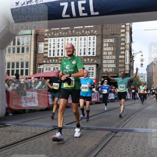 05.10.2025 - 20. swb-Marathon Bremen Yannick Fuchs http://msf.ph/oto/9254280 05.10.2025 10:54:51 Ziel 8326, 9282, 9295, 9591, 9754, 9776, 10007, 10174, 11321, 11694 meine-sportfotos.de
