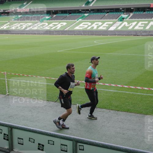 05.10.2025 - 20. swb-Marathon Bremen Michael Burmester http://msf.ph/oto/9254286 05.10.2025 10:42:43 Laufen im Stadion 8225, 8865, 9185, 9212, 9276, 9288, 9410, 9476, 9481, 9519, 9557, 9648, 9664, 9680, 9726, 9734, 9736, 9760, 9798, 9806, 9815, 9822, 9823, 9826, 9861, 9945, 9972, 9999, 10031, 10074, 10082, 10087, 10146, 10239, 10245, 10264, 10365, 10366, 10396, 10412, 10415, 10417, 10463, 10684, 10824, 10860, 10861, 10943, 11030, 11073, 11083, 11112, 11126, 11142, 11170, 11172, 11206, 11215, 11395, 11584, 11634, 9632, 9836, 9837, 10125, 10214, 10333, 10706, 10937, 10998 meine-sportfotos.de