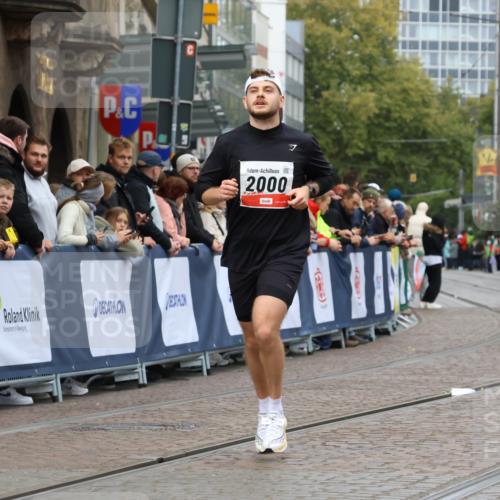 05.10.2025 - 20. swb-Marathon Bremen Strokosch-Dieckow http://msf.ph/oto/9254288 05.10.2025 12:52:25 Ziel 1000, 2000 meine-sportfotos.de