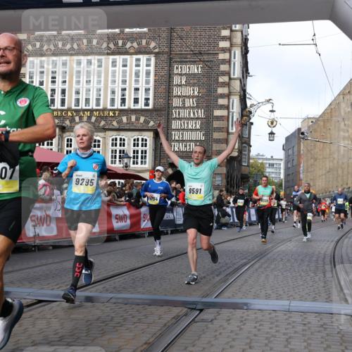 05.10.2025 - 20. swb-Marathon Bremen Yannick Fuchs http://msf.ph/oto/9254306 05.10.2025 10:54:51 Ziel 8326, 9282, 9295, 9591, 9754, 9776, 10007, 10174, 11321, 11694 meine-sportfotos.de