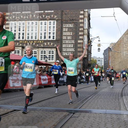 05.10.2025 - 20. swb-Marathon Bremen Yannick Fuchs http://msf.ph/oto/9254312 05.10.2025 10:54:51 Ziel 8326, 9282, 9295, 9591, 9754, 9776, 10007, 10174, 11321, 11694 meine-sportfotos.de