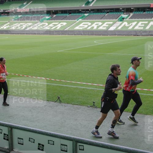 05.10.2025 - 20. swb-Marathon Bremen Michael Burmester http://msf.ph/oto/9254314 05.10.2025 10:42:43 Laufen im Stadion 8225, 8865, 9185, 9212, 9276, 9288, 9410, 9476, 9481, 9519, 9557, 9648, 9664, 9680, 9726, 9734, 9736, 9760, 9798, 9806, 9815, 9822, 9823, 9826, 9861, 9945, 9972, 9999, 10031, 10074, 10082, 10087, 10146, 10239, 10245, 10264, 10365, 10366, 10396, 10412, 10415, 10417, 10463, 10684, 10824, 10860, 10861, 10943, 11030, 11073, 11083, 11112, 11126, 11142, 11170, 11172, 11206, 11215, 11395, 11584, 11634, 9632, 9836, 9837, 10125, 10214, 10333, 10706, 10937, 10998 meine-sportfotos.de