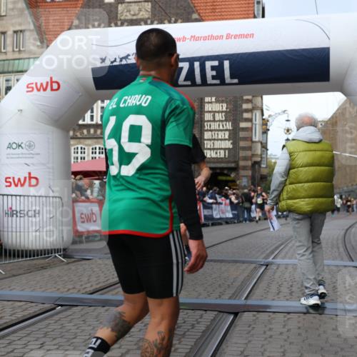 05.10.2025 - 20. swb-Marathon Bremen Yannick Fuchs http://msf.ph/oto/9254319 05.10.2025 10:45:55 Ziel 28, 9709, 9960, 10350, 10639, 10792, 10823 meine-sportfotos.de