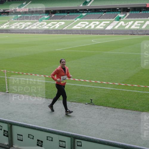 05.10.2025 - 20. swb-Marathon Bremen Michael Burmester http://msf.ph/oto/9254327 05.10.2025 10:42:44 Laufen im Stadion 8225, 8865, 9185, 9212, 9276, 9288, 9410, 9476, 9481, 9519, 9557, 9648, 9664, 9680, 9726, 9734, 9736, 9760, 9798, 9806, 9815, 9822, 9823, 9826, 9861, 9945, 9972, 9999, 10031, 10074, 10082, 10087, 10146, 10239, 10245, 10264, 10365, 10366, 10396, 10412, 10415, 10417, 10463, 10684, 10824, 10860, 10861, 10943, 11030, 11073, 11083, 11112, 11126, 11142, 11170, 11172, 11206, 11215, 11240, 11395, 11584, 11634, 9632, 9836, 9837, 10214, 10333, 10706, 10937, 10998 meine-sportfotos.de