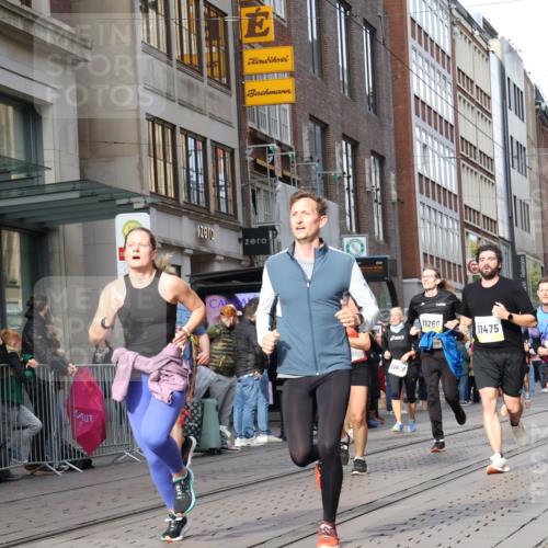05.10.2025 - 20. swb-Marathon Bremen Strokosch-Dieckow http://msf.ph/oto/9254328 05.10.2025 10:56:20 Ziel 8118, 9188, 9266, 9547, 9790, 9886, 10005, 10008, 10042, 10059, 10145, 10179, 10387, 10546, 10644, 10648, 10683, 10845, 10924, 10971, 11100, 11253, 11260, 11426, 11475, 11571, 11675, 11691, 11734, 8118, 9188, 9266, 9547, 9790, 9886, 10005, 10008, 10042, 10059, 10145, 10179, 10387, 10546, 10644, 10648, 10683, 10845, 10924, 10971, 11100, 11253, 11260, 11426, 11475, 11571, 11675, 11691, 11734 meine-sportfotos.de