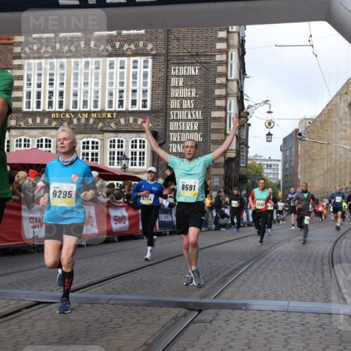 05.10.2025 - 20. swb-Marathon Bremen Yannick Fuchs http://msf.ph/oto/9254332 05.10.2025 10:54:51 Ziel 8326, 9282, 9295, 9591, 9754, 9776, 10007, 10174, 11321, 11694 meine-sportfotos.de