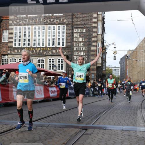 05.10.2025 - 20. swb-Marathon Bremen Yannick Fuchs http://msf.ph/oto/9254350 05.10.2025 10:54:51 Ziel 8326, 9282, 9295, 9591, 9754, 9776, 10007, 10174, 11321, 11694 meine-sportfotos.de