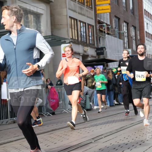 05.10.2025 - 20. swb-Marathon Bremen Strokosch-Dieckow http://msf.ph/oto/9254355 05.10.2025 10:56:22 Ziel 8118, 9188, 9266, 9547, 9669, 9790, 9886, 10005, 10008, 10042, 10059, 10145, 10397, 10644, 10648, 10683, 10845, 10924, 10971, 11100, 11253, 11260, 11274, 11426, 11475, 11571, 11675, 11691, 11734, 8118, 9188, 9266, 9547, 9669, 9790, 9886, 10005, 10008, 10042, 10059, 10145, 10397, 10644, 10648, 10683, 10845, 10924, 10971, 11100, 11253, 11260, 11274, 11426, 11475, 11571, 11675, 11691, 11734 meine-sportfotos.de
