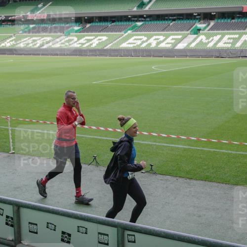 05.10.2025 - 20. swb-Marathon Bremen Michael Burmester http://msf.ph/oto/9254368 05.10.2025 10:42:46 Laufen im Stadion 8225, 8865, 9185, 9212, 9276, 9288, 9410, 9476, 9481, 9519, 9526, 9557, 9648, 9664, 9675, 9680, 9726, 9734, 9736, 9760, 9784, 9798, 9806, 9815, 9822, 9823, 9826, 9861, 9912, 9945, 9972, 9999, 10031, 10074, 10082, 10087, 10146, 10239, 10245, 10264, 10365, 10366, 10396, 10412, 10415, 10417, 10463, 10684, 10824, 10860, 10861, 10943, 11030, 11073, 11083, 11112, 11126, 11142, 11170, 11172, 11206, 11215, 11240, 11395, 11634, 9836, 9837, 10333, 10998 meine-sportfotos.de