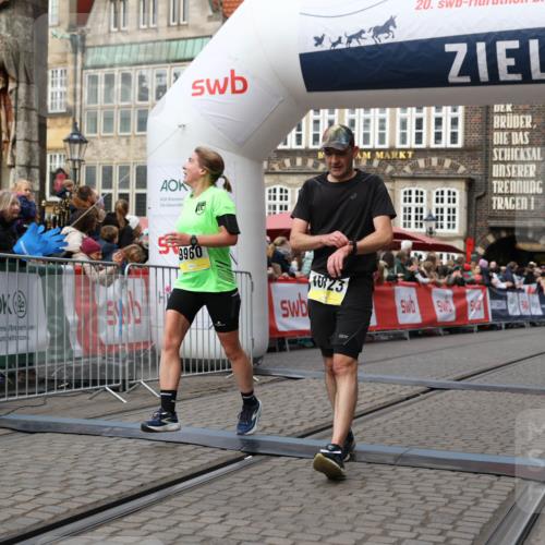 05.10.2025 - 20. swb-Marathon Bremen Yannick Fuchs http://msf.ph/oto/9254382 05.10.2025 10:45:56 Ziel 28, 9285, 9960, 10350, 10792, 10823 meine-sportfotos.de
