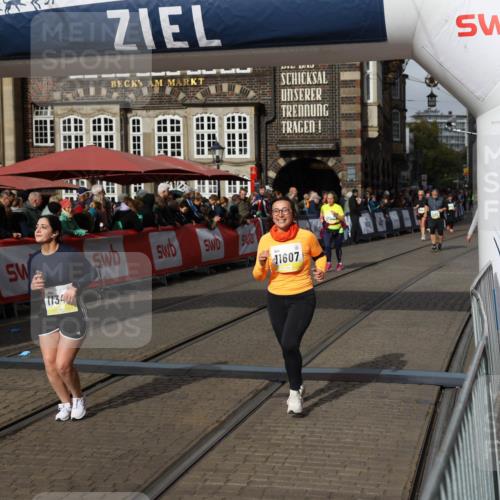 05.10.2025 - 20. swb-Marathon Bremen Yannick Fuchs http://msf.ph/oto/9254391 05.10.2025 11:15:04 Ziel 9303, 11345, 11607 meine-sportfotos.de