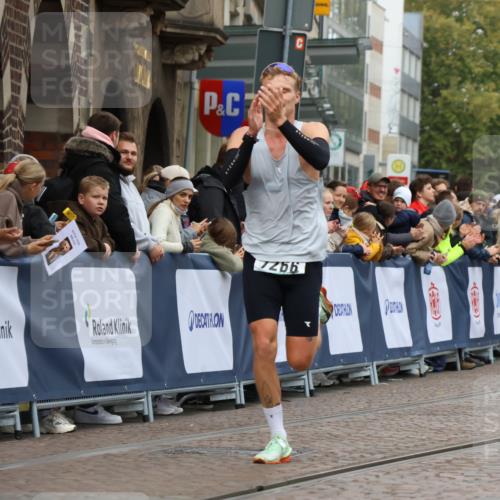 05.10.2025 - 20. swb-Marathon Bremen Strokosch-Dieckow http://msf.ph/oto/9254406 05.10.2025 12:52:43 Ziel 7266 meine-sportfotos.de