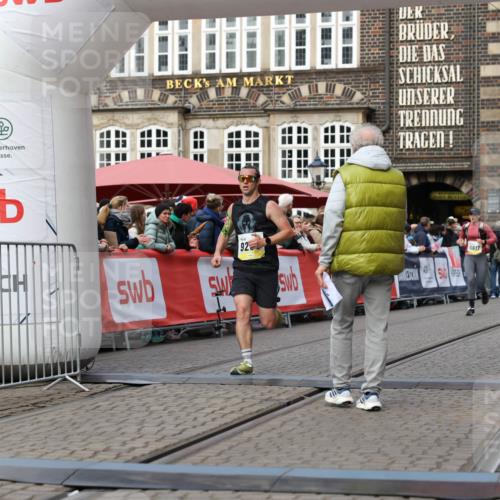 05.10.2025 - 20. swb-Marathon Bremen Yannick Fuchs http://msf.ph/oto/9254422 05.10.2025 10:45:59 Ziel 9285, 9960, 10350, 10773, 10823 meine-sportfotos.de