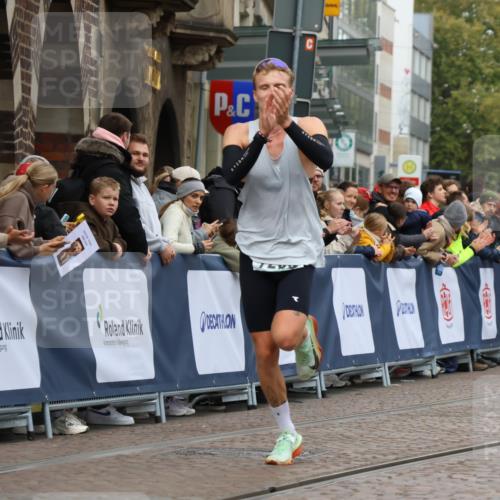 05.10.2025 - 20. swb-Marathon Bremen Strokosch-Dieckow http://msf.ph/oto/9254430 05.10.2025 12:52:43 Ziel 7266 meine-sportfotos.de