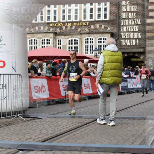 05.10.2025 - 20. swb-Marathon Bremen Yannick Fuchs http://msf.ph/oto/9254435 05.10.2025 10:45:59 Ziel 9285, 9960, 10350, 10773, 10823 meine-sportfotos.de