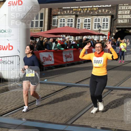 05.10.2025 - 20. swb-Marathon Bremen Yannick Fuchs http://msf.ph/oto/9254437 05.10.2025 11:15:05 Ziel 9303, 10496, 11345, 11607 meine-sportfotos.de