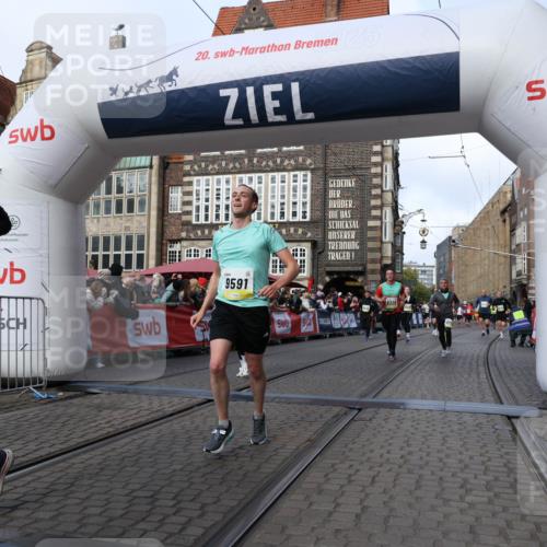 05.10.2025 - 20. swb-Marathon Bremen Yannick Fuchs http://msf.ph/oto/9254439 05.10.2025 10:54:53 Ziel 8326, 9282, 9295, 9436, 9591, 9754, 9776, 10007, 10487, 10770, 11163, 11276 meine-sportfotos.de