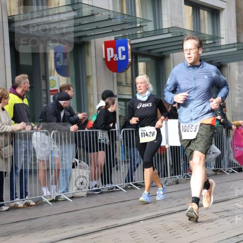 05.10.2025 - 20. swb-Marathon Bremen Strokosch-Dieckow http://msf.ph/oto/9254441 05.10.2025 10:56:26 Ziel 8118, 9188, 9266, 9547, 9669, 9886, 10008, 10042, 10059, 10105, 10145, 10397, 10644, 10683, 10845, 10924, 10971, 11168, 11260, 11274, 11426, 11475, 11675, 11691, 11734, 8118, 9188, 9266, 9547, 9669, 9886, 10008, 10042, 10059, 10105, 10145, 10397, 10644, 10683, 10845, 10924, 10971, 11168, 11260, 11274, 11426, 11475, 11675, 11691, 11734 meine-sportfotos.de