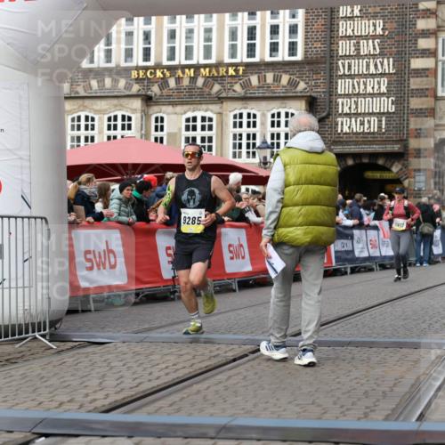 05.10.2025 - 20. swb-Marathon Bremen Yannick Fuchs http://msf.ph/oto/9254444 05.10.2025 10:45:59 Ziel 9285, 9960, 10350, 10773, 10823 meine-sportfotos.de