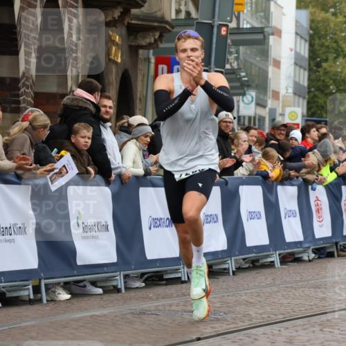05.10.2025 - 20. swb-Marathon Bremen Strokosch-Dieckow http://msf.ph/oto/9254449 05.10.2025 12:52:44 Ziel 7266 meine-sportfotos.de