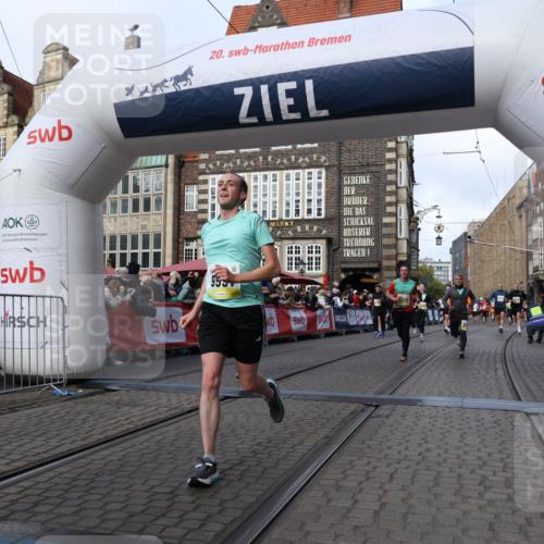 05.10.2025 - 20. swb-Marathon Bremen Yannick Fuchs http://msf.ph/oto/9254462 05.10.2025 10:54:53 Ziel 8326, 9282, 9295, 9436, 9591, 9754, 9776, 10007, 10487, 10770, 11163, 11276 meine-sportfotos.de