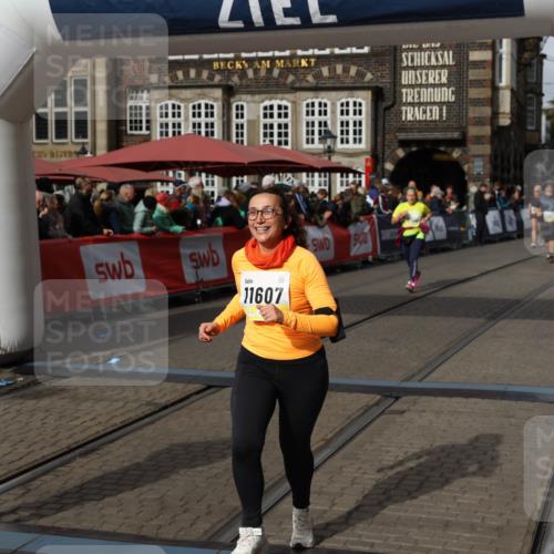 05.10.2025 - 20. swb-Marathon Bremen Yannick Fuchs http://msf.ph/oto/9254466 05.10.2025 11:15:05 Ziel 9303, 10496, 11345, 11607 meine-sportfotos.de
