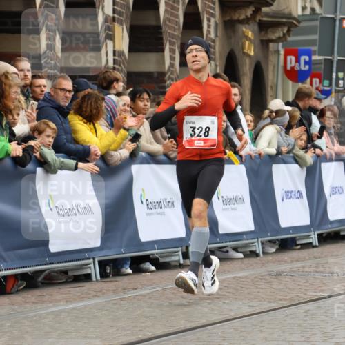 05.10.2025 - 20. swb-Marathon Bremen Strokosch-Dieckow http://msf.ph/oto/9254475 05.10.2025 12:53:09 Ziel 328, 6541 meine-sportfotos.de