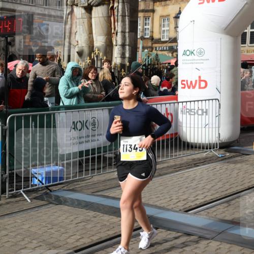 05.10.2025 - 20. swb-Marathon Bremen Yannick Fuchs http://msf.ph/oto/9254486 05.10.2025 11:15:06 Ziel 10496, 11345, 11607 meine-sportfotos.de