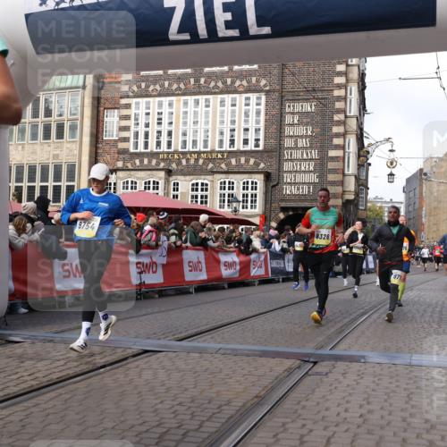 05.10.2025 - 20. swb-Marathon Bremen Yannick Fuchs http://msf.ph/oto/9254494 05.10.2025 10:54:53 Ziel 8326, 9282, 9295, 9436, 9591, 9754, 9776, 10007, 10487, 10770, 11163, 11276 meine-sportfotos.de