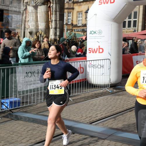 05.10.2025 - 20. swb-Marathon Bremen Yannick Fuchs http://msf.ph/oto/9254496 05.10.2025 11:15:06 Ziel 10496, 11345, 11607 meine-sportfotos.de