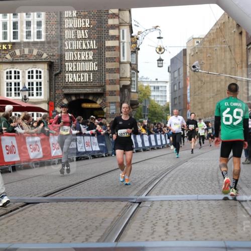 05.10.2025 - 20. swb-Marathon Bremen Yannick Fuchs http://msf.ph/oto/9254499 05.10.2025 10:46:01 Ziel 9285, 9960, 10773, 11617 meine-sportfotos.de