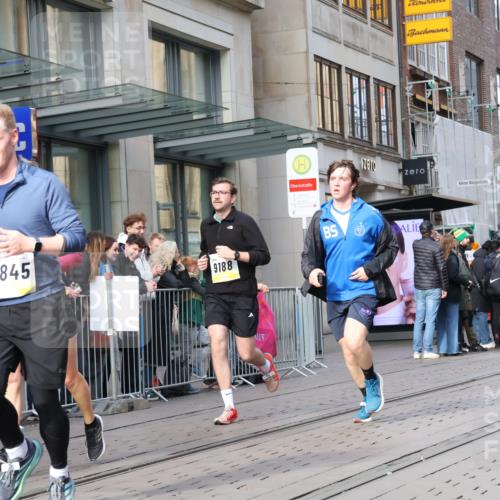 05.10.2025 - 20. swb-Marathon Bremen Strokosch-Dieckow http://msf.ph/oto/9254501 05.10.2025 10:56:29 Ziel 8118, 9188, 9266, 9451, 9669, 9886, 10008, 10059, 10105, 10145, 10397, 10644, 10683, 10845, 10867, 10924, 10971, 11168, 11274, 11426, 11475, 11675, 11734, 8118, 9188, 9266, 9451, 9669, 9886, 10008, 10059, 10105, 10145, 10397, 10644, 10683, 10845, 10867, 10924, 10971, 11168, 11274, 11426, 11475, 11675, 11734 meine-sportfotos.de
