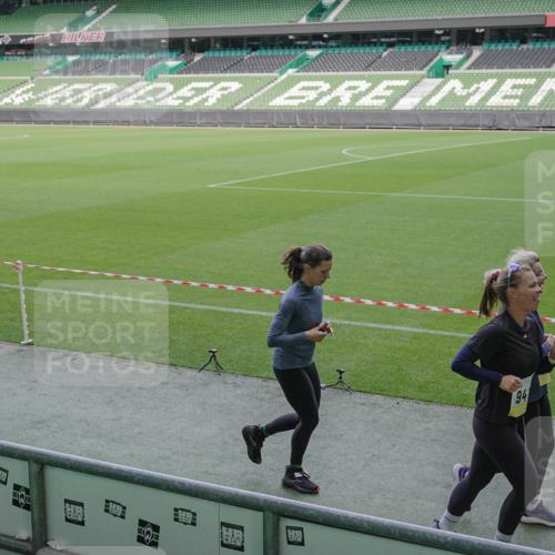 05.10.2025 - 20. swb-Marathon Bremen Michael Burmester http://msf.ph/oto/9254502 05.10.2025 10:42:52 Laufen im Stadion 8225, 9185, 9212, 9276, 9288, 9410, 9476, 9481, 9493, 9526, 9557, 9648, 9664, 9675, 9680, 9726, 9731, 9732, 9734, 9736, 9760, 9784, 9798, 9806, 9815, 9822, 9823, 9826, 9861, 9912, 9945, 9972, 9999, 10031, 10074, 10146, 10239, 10245, 10264, 10316, 10365, 10366, 10396, 10412, 10415, 10417, 10433, 10463, 10684, 10824, 10860, 10861, 10962, 10969, 11030, 11073, 11083, 11112, 11126, 11142, 11157, 11161, 11170, 11172, 11206, 11215, 11240, 11242, 11404, 9519 meine-sportfotos.de