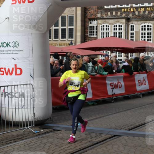 05.10.2025 - 20. swb-Marathon Bremen Yannick Fuchs http://msf.ph/oto/9254504 05.10.2025 11:15:09 Ziel 10496, 11107, 11345, 11607 meine-sportfotos.de