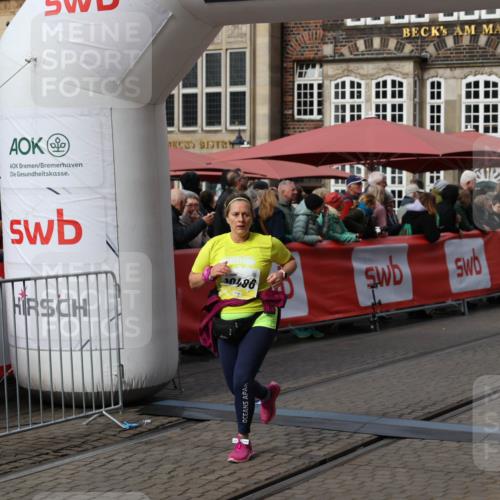 05.10.2025 - 20. swb-Marathon Bremen Yannick Fuchs http://msf.ph/oto/9254516 05.10.2025 11:15:09 Ziel 10496, 11107, 11345, 11607 meine-sportfotos.de