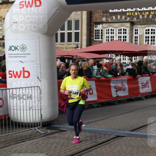 05.10.2025 - 20. swb-Marathon Bremen Yannick Fuchs http://msf.ph/oto/9254522 05.10.2025 11:15:09 Ziel 10496, 11107, 11345, 11607 meine-sportfotos.de