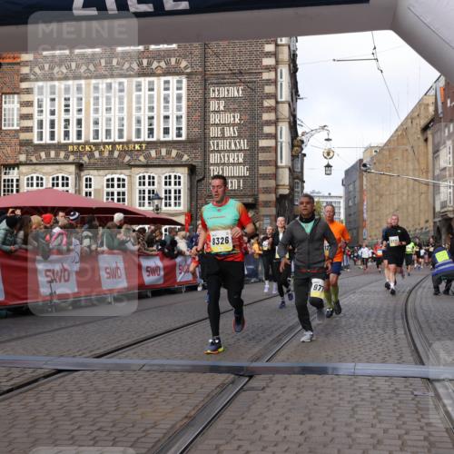 05.10.2025 - 20. swb-Marathon Bremen Yannick Fuchs http://msf.ph/oto/9254528 05.10.2025 10:54:54 Ziel 8326, 9282, 9295, 9436, 9591, 9754, 9776, 10007, 10232, 10233, 10487, 10770, 11163, 11276 meine-sportfotos.de