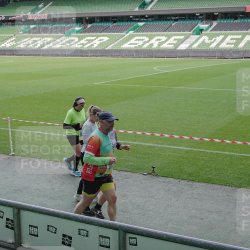 05.10.2025 - 20. swb-Marathon Bremen Michael Burmester http://msf.ph/oto/9254532 05.10.2025 10:42:53 Laufen im Stadion 8225, 9185, 9212, 9276, 9288, 9410, 9476, 9481, 9493, 9526, 9557, 9648, 9664, 9675, 9680, 9726, 9731, 9732, 9734, 9736, 9760, 9784, 9806, 9822, 9823, 9826, 9861, 9912, 9945, 9972, 9999, 10074, 10146, 10239, 10245, 10264, 10316, 10365, 10366, 10396, 10412, 10415, 10417, 10433, 10463, 10684, 10824, 10860, 10861, 10962, 10969, 11030, 11073, 11083, 11112, 11126, 11142, 11157, 11161, 11170, 11172, 11206, 11215, 11240, 11242, 11404, 9519 meine-sportfotos.de