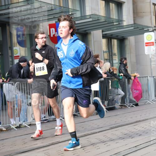 05.10.2025 - 20. swb-Marathon Bremen Strokosch-Dieckow http://msf.ph/oto/9254540 05.10.2025 10:56:30 Ziel 8118, 9188, 9266, 9451, 9669, 9937, 10059, 10069, 10105, 10145, 10397, 10644, 10683, 10845, 10867, 10924, 11168, 11274, 11426, 11475, 11675, 11734, 8118, 9188, 9266, 9451, 9669, 9937, 10059, 10069, 10105, 10145, 10397, 10644, 10683, 10845, 10867, 10924, 11168, 11274, 11426, 11475, 11675, 11734 meine-sportfotos.de
