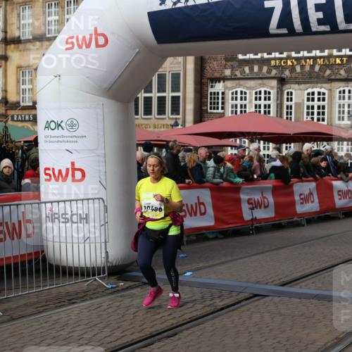 05.10.2025 - 20. swb-Marathon Bremen Yannick Fuchs http://msf.ph/oto/9254546 05.10.2025 11:15:09 Ziel 10496, 11107, 11345, 11607 meine-sportfotos.de