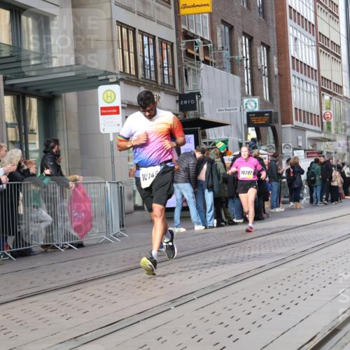 05.10.2025 - 20. swb-Marathon Bremen Strokosch-Dieckow http://msf.ph/oto/9254556 05.10.2025 10:56:33 Ziel 8118, 9188, 9266, 9451, 9669, 9797, 9937, 10059, 10069, 10105, 10145, 10397, 10644, 10683, 10845, 10867, 10924, 11168, 11274, 11426, 11435, 11566, 11675, 11734, 8118, 9188, 9266, 9451, 9669, 9797, 9937, 10059, 10069, 10105, 10145, 10397, 10644, 10683, 10845, 10867, 10924, 11168, 11274, 11426, 11435, 11566, 11675, 11734 meine-sportfotos.de