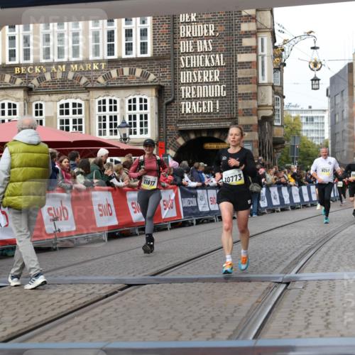 05.10.2025 - 20. swb-Marathon Bremen Yannick Fuchs http://msf.ph/oto/9254560 05.10.2025 10:46:02 Ziel 9285, 9397, 9876, 10773, 11617 meine-sportfotos.de