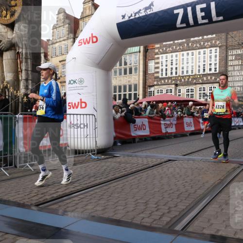 05.10.2025 - 20. swb-Marathon Bremen Yannick Fuchs http://msf.ph/oto/9254567 05.10.2025 10:54:54 Ziel 8326, 9282, 9295, 9436, 9591, 9754, 9776, 10007, 10232, 10233, 10487, 10770, 11163, 11276 meine-sportfotos.de