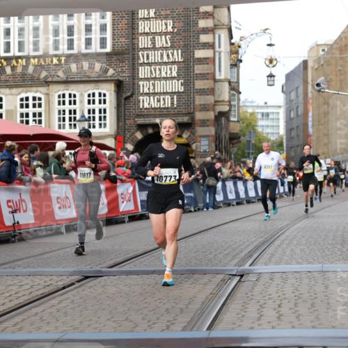 05.10.2025 - 20. swb-Marathon Bremen Yannick Fuchs http://msf.ph/oto/9254569 05.10.2025 10:46:02 Ziel 9285, 9397, 9876, 10773, 11617 meine-sportfotos.de